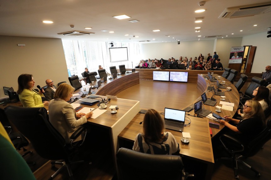 Audiência aponta danos por pandemia do excesso do uso de telas por crianças