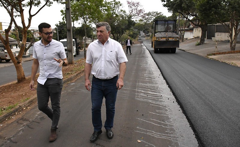 Serviço de recapeamento asfáltico avança pela avenida Goiânia, na Zona VI