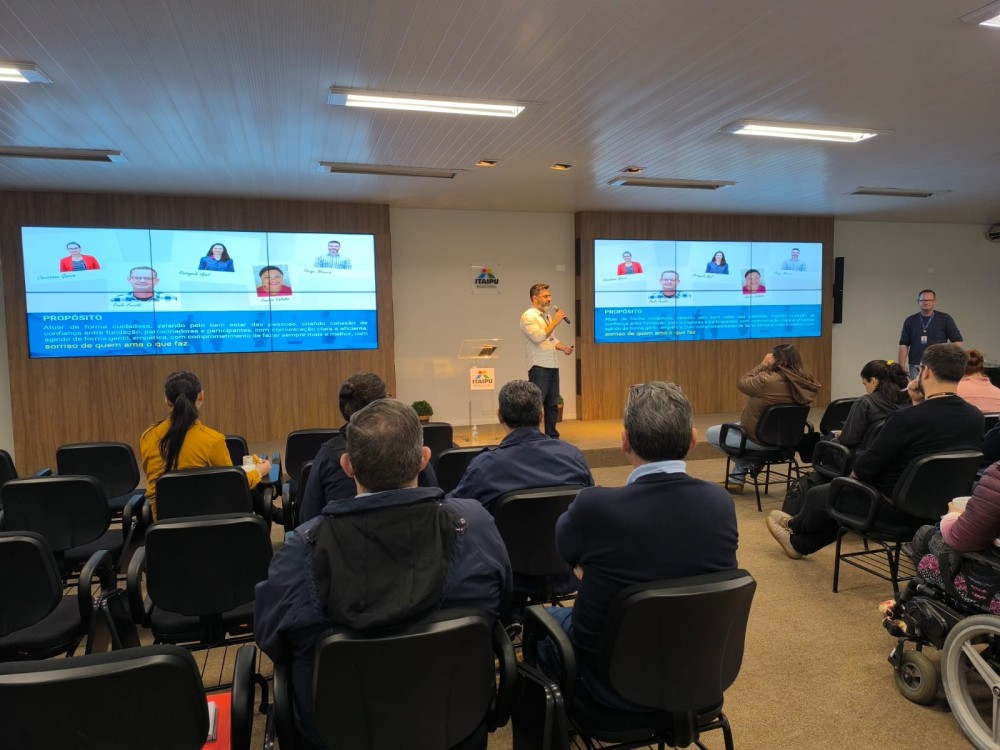 Comitê de Gênero, Raça e Inclusão da Itaipu promove palestra para empregados PcDs