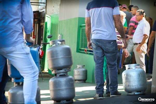 Botijão de gás de 13 kg está cerca de R$ 10 mais caro desde ontem