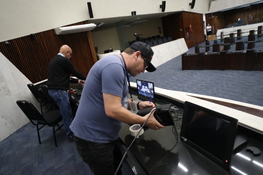 Começam obras de reforma da iluminação do Plenário da Assembleia