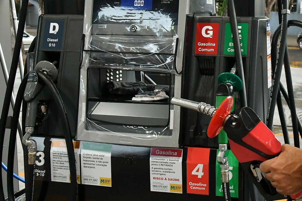 Gasolina e etanol ficam quase 2% mais caros e diesel mantém o preço em Umuarama