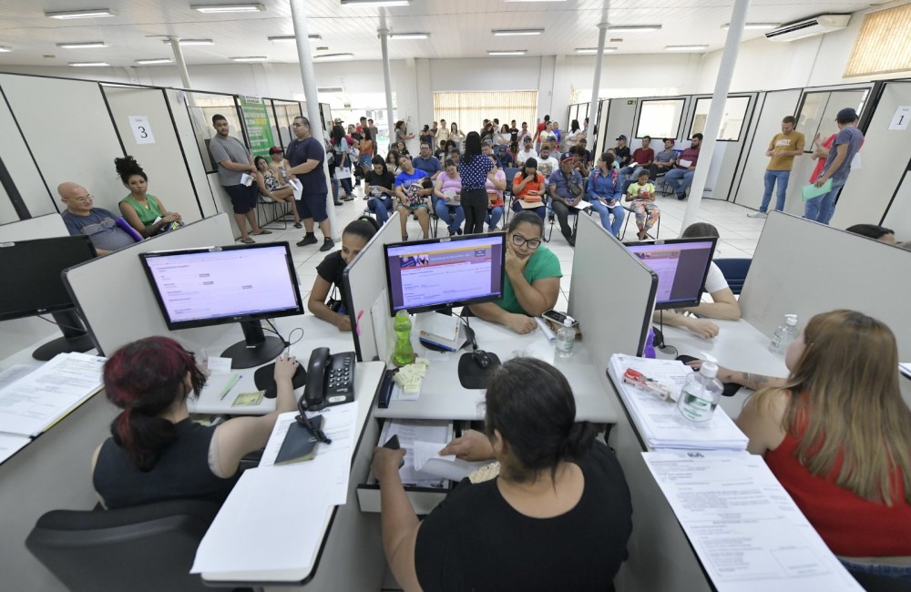 Emprega Umuarama encaminha 100 profissionais ao mercado de trabalho