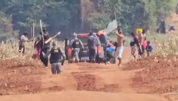 Indígenas roubam fuzil de policial da Força Nacional durante conflito em Terra Roxa