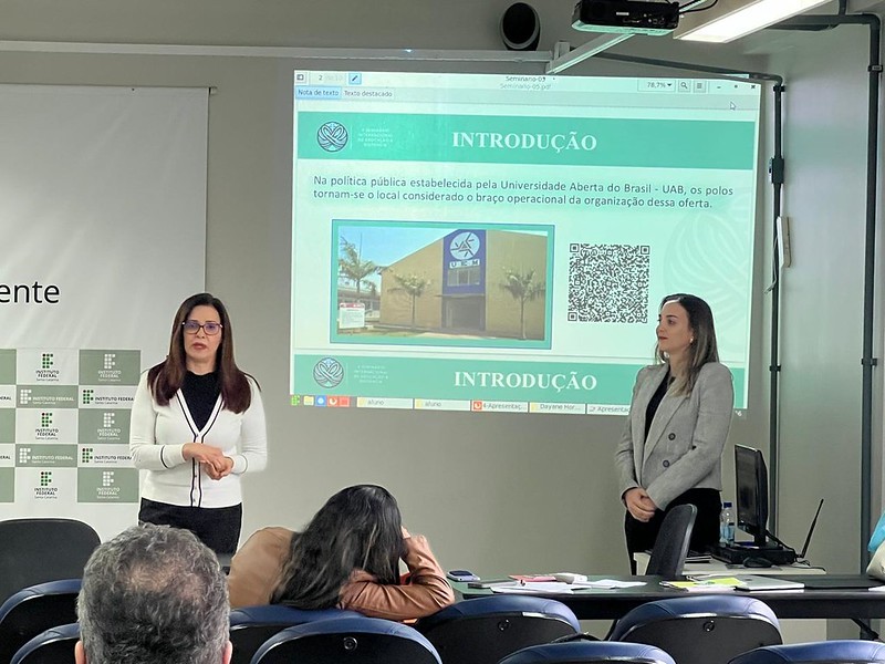 Umuarama é destaque em Seminário Internacional de EaD com prática do Polo da UAB