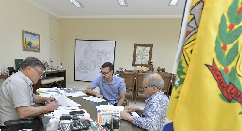 Pozzobom assina contrato para duplicar ligação até o trevo do Parque Jabuticabeiras