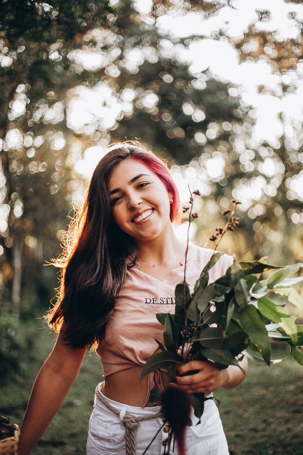 A artista plástica Jaqueline Hardt, apresenta a exposição Pigmentos Naturais