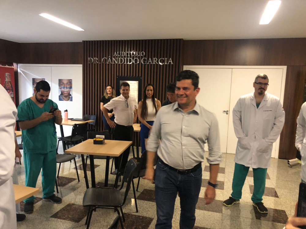 Senador Sergio Moro visita hospital Uopeccan e fábrica de colchões em Umuarama