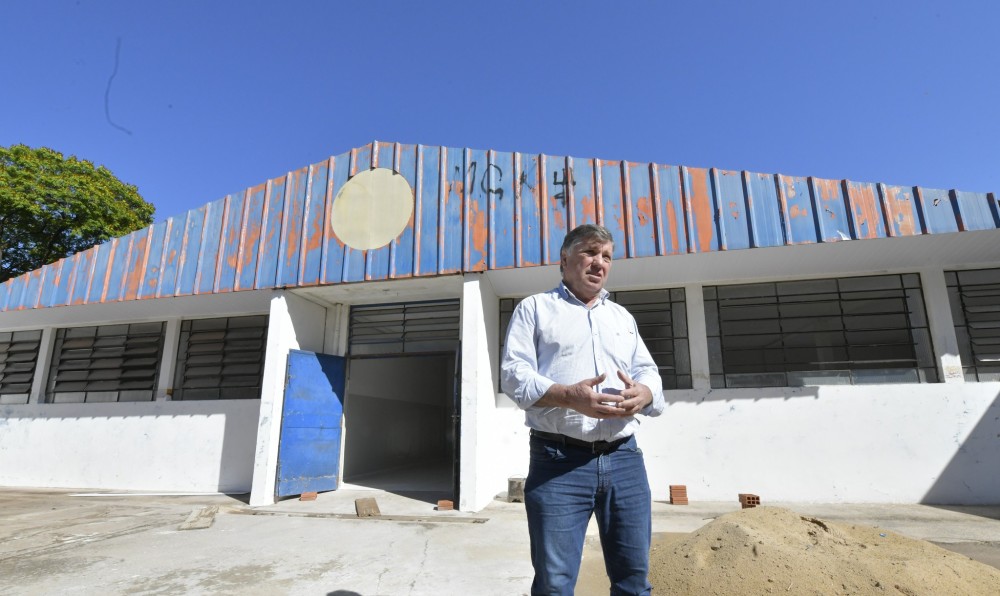 Prédio de antiga escola municipal recebe os ajustes finais para ser nova sede da AMA