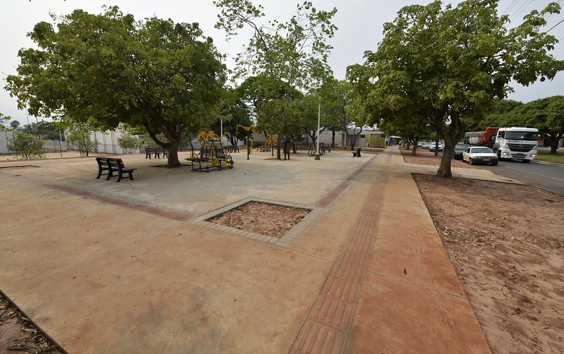 Revitalização completa da Praça Curitiba, em Serra dos Dourados, está na reta final