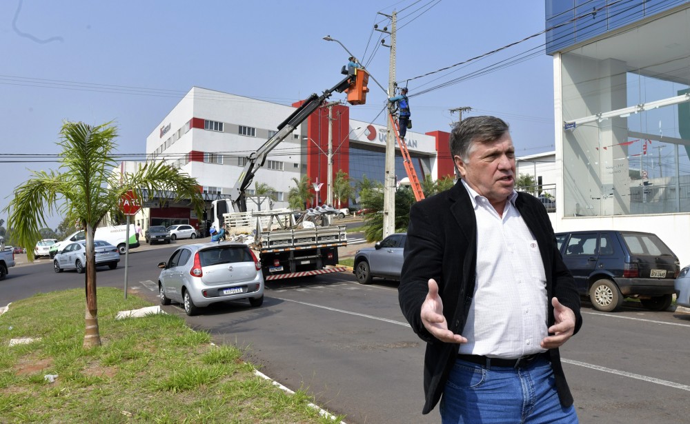 Com quase R$ 3 milhões em recursos próprios, Prefeitura amplia iluminação de LED