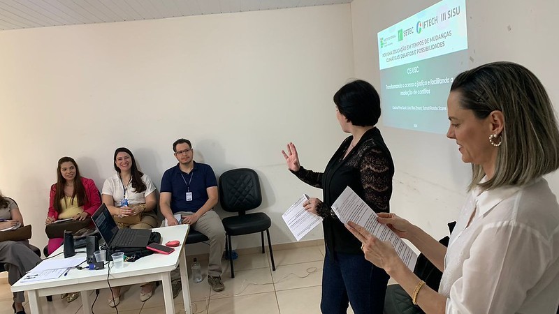 Técnicos do Cras conhecem serviço que facilita a resolução de conflitos