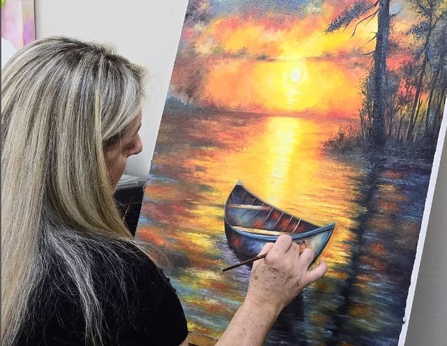 Artista plástica Leila Badocco apresenta a exposição Navegantes no Centro Cultural