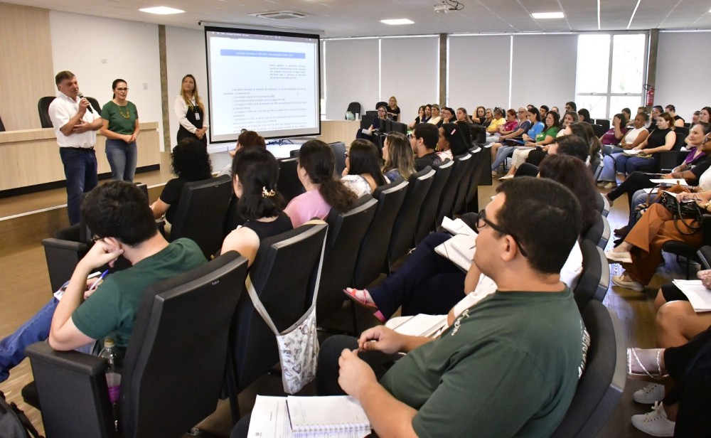 Secretaria de Educação capacita diretores e secretários para matrículas do novo ano letivo