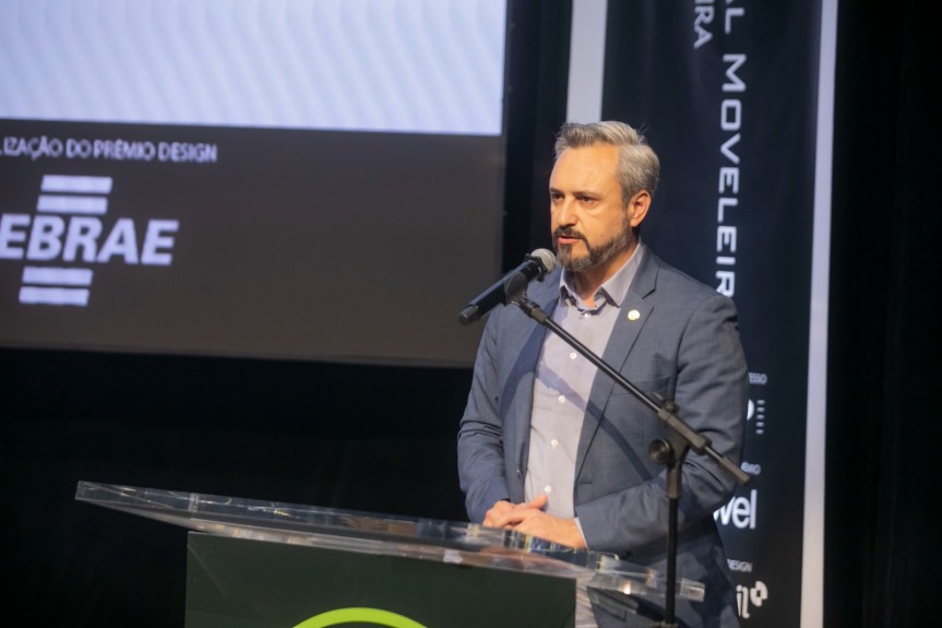 Deputado representa a Assembleia no XI Congresso Nacional Moveleiro