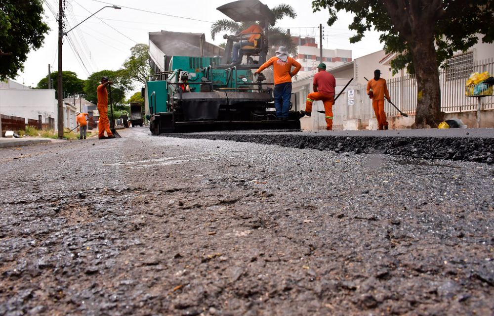 Com investimentos na casa dos R$ 16 milhões, Prefeitura recapeia dezenas de ruas e avenidas