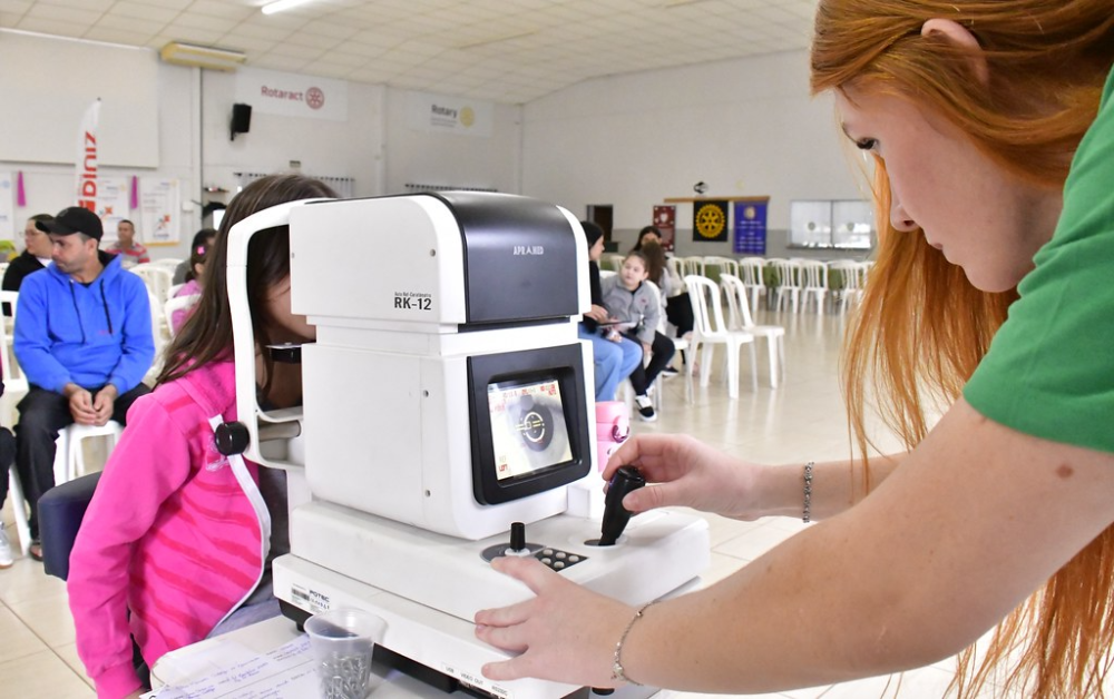 Projeto avalia a visão de 6 mil alunos da rede pública e cerca de 500 devem ganhar óculos