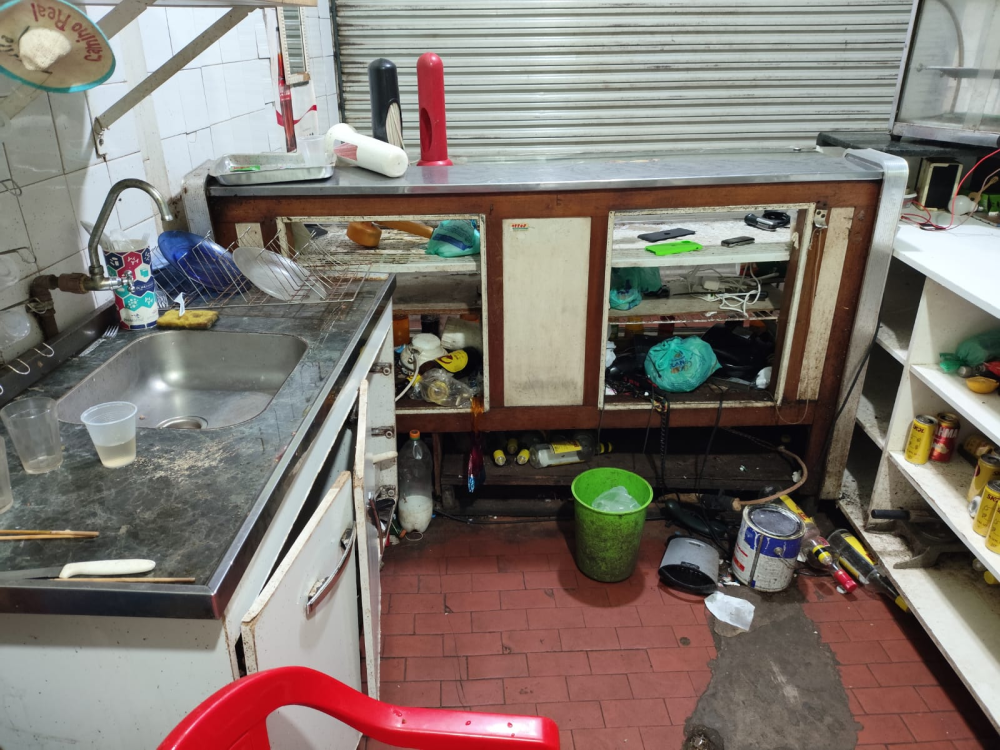 Vigilância Sanitária interdita bar na antiga estação rodoviária por falta de higiene