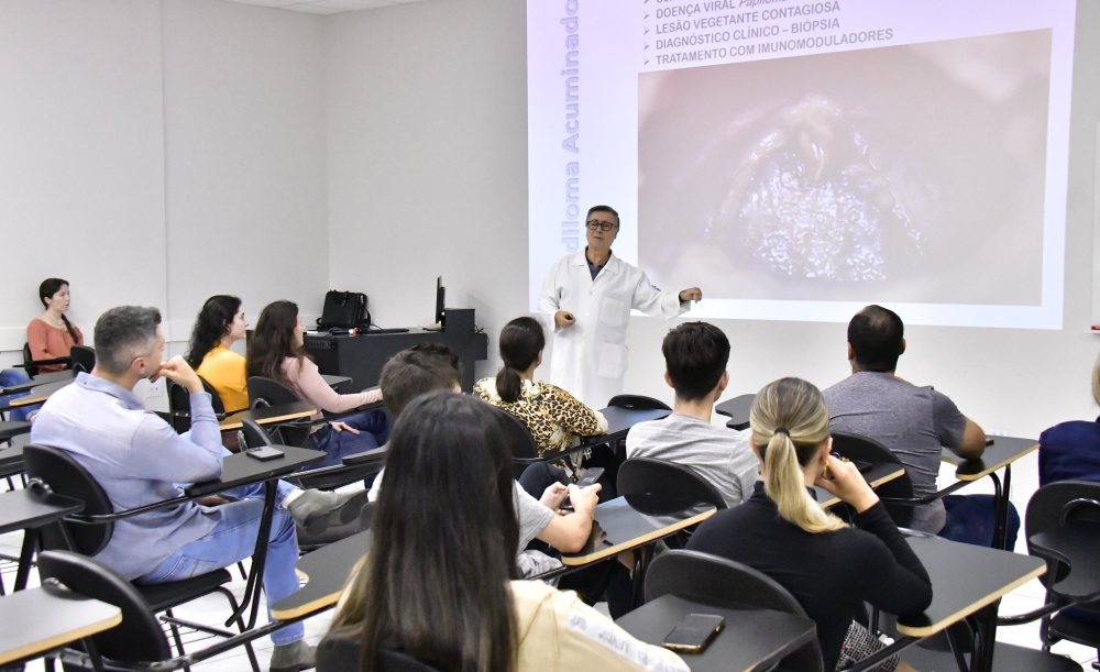 Ambulatório de Infectologia realiza capacitações sobre o combate à sífilis comum e congênita