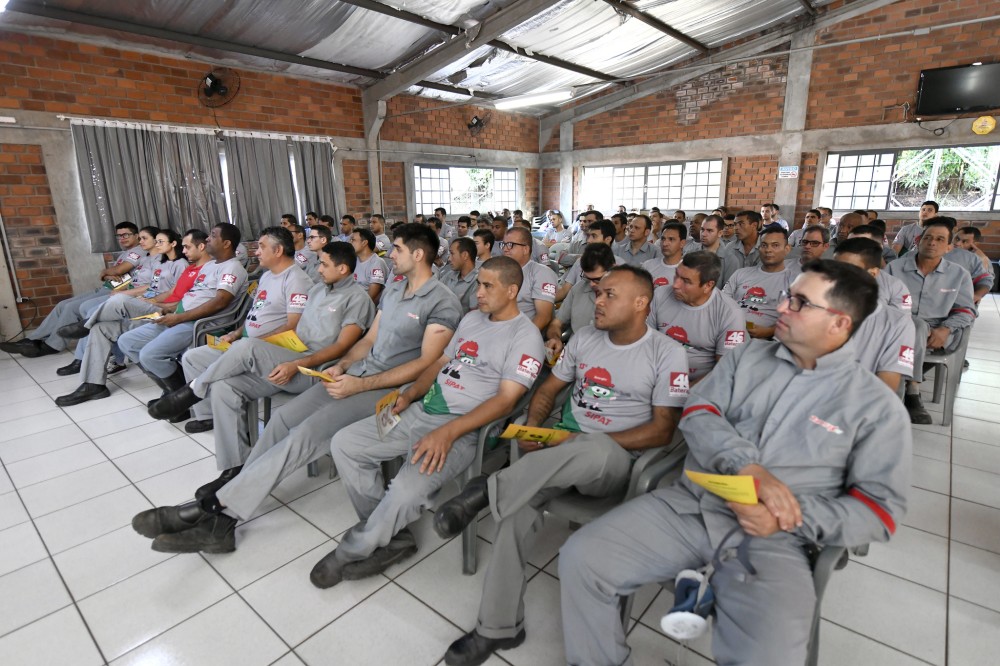 Empresa de grande porte abre 10 vagas para início imediato com salário de R$ 2.435