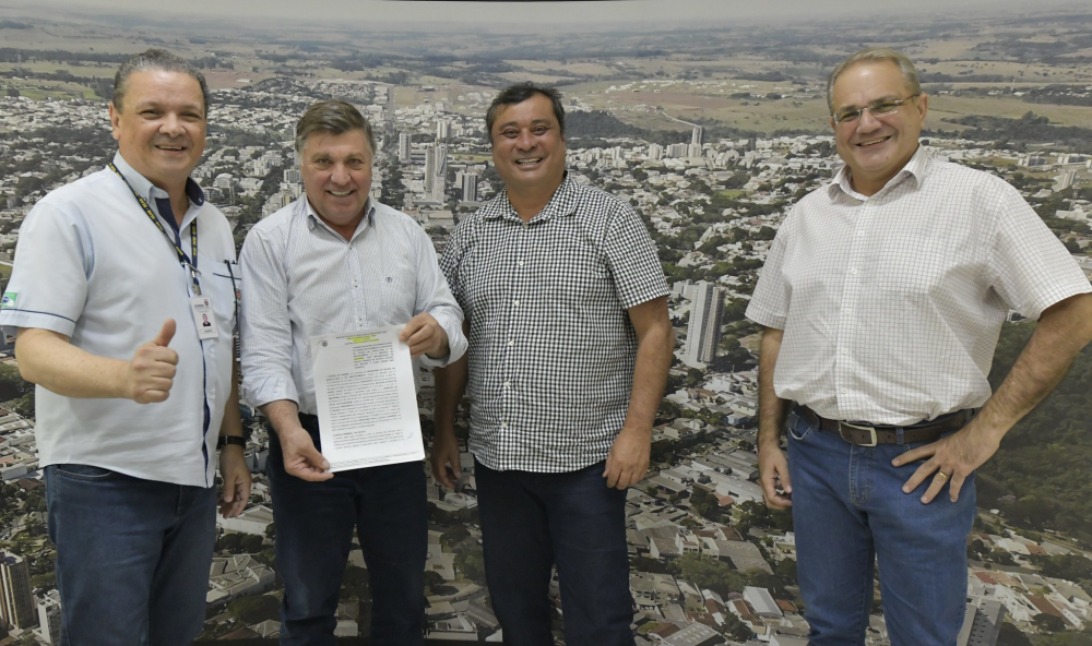 Convênio com a Seab permitirá a aquisição de 53 barracas para feirantes de Umuarama