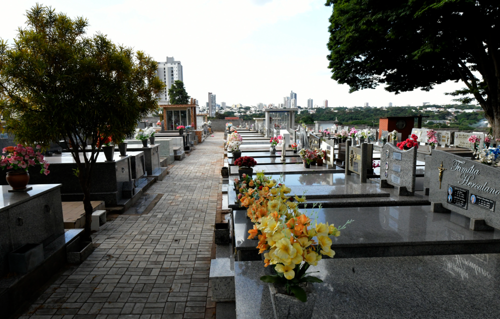 Cemitério ficará aberto das 6h30 às 18h30 no Dia de Finados; missa será às 8h30