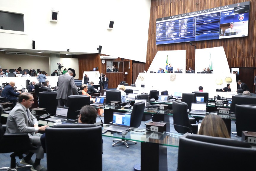 Deputados ampliam obrigatoriedade na instalação de coletores de resíduo reciclável no PR