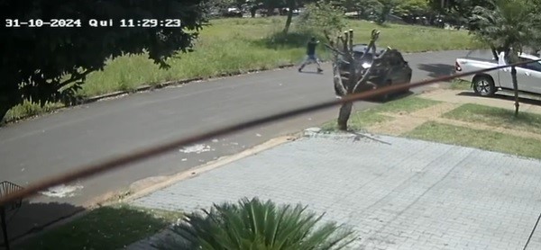 Vídeo mostra atentado contra morador nas imediações da sede da Guarda Municipal