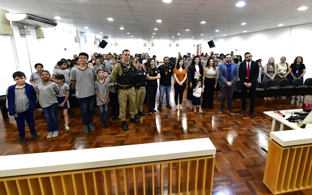 Alunos do Ensino Fundamental visitam o Fórum para participar do Projeto Justiça se Aprende na Escola