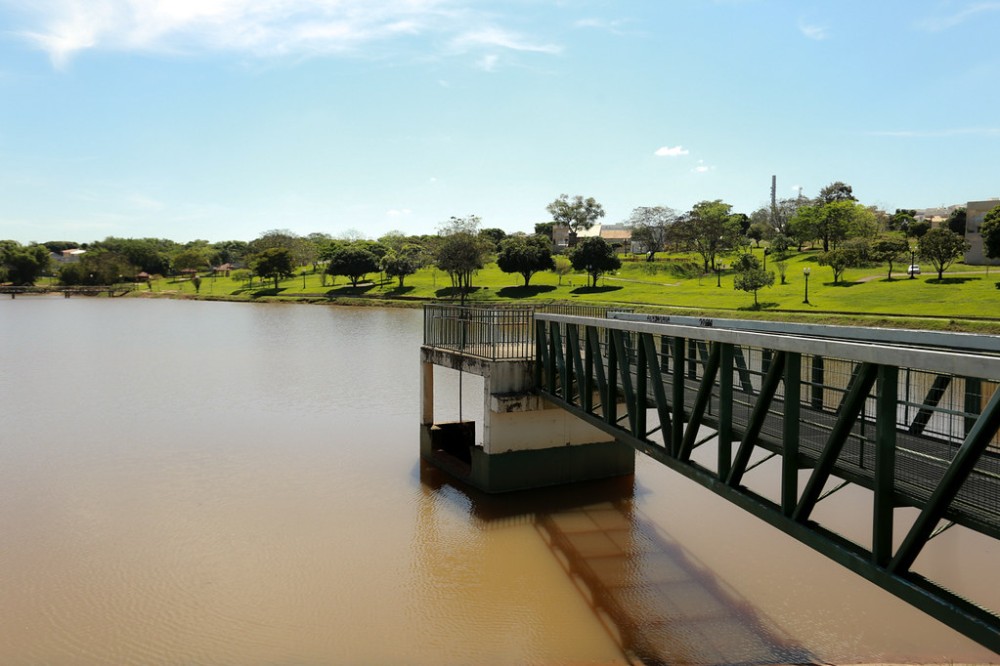 Comportas que controlam vazão de águas no Lago Aratimbó ficarão abertas por dois dias