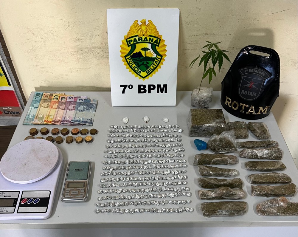 PM apreende drogas na 'boca de fumo' 'tocada' por dupla que praticou atentado em Tuneiras do Oeste