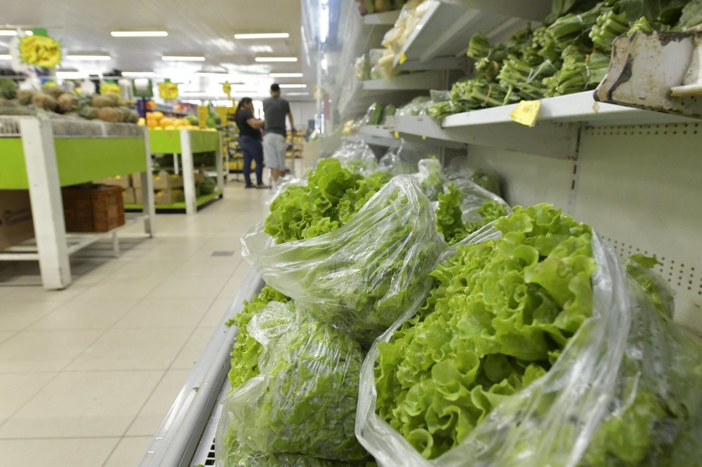Com 35% de reajuste, alface foi o produto que mais aumentou de preço no último mês