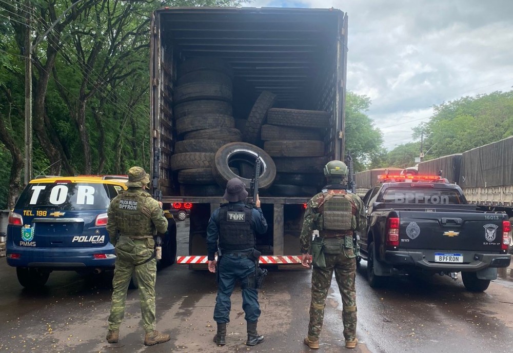 BPFron apreende pneus contrabandeados durante operação na rodovia BR-272, em Iporã