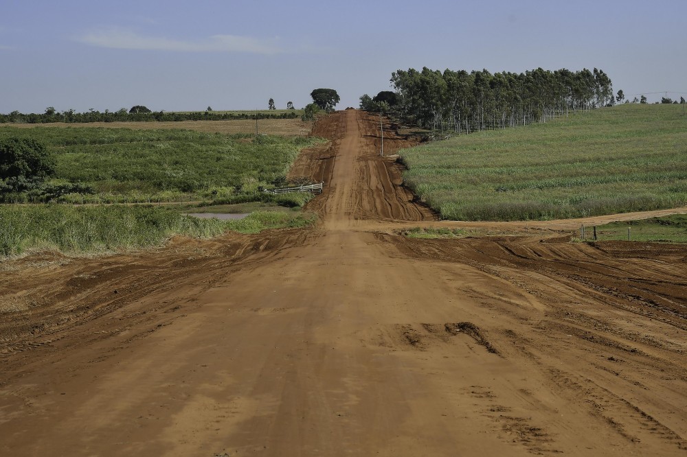 Edital convoca proprietários rurais da Estrada 215 para adesão à pavimentação