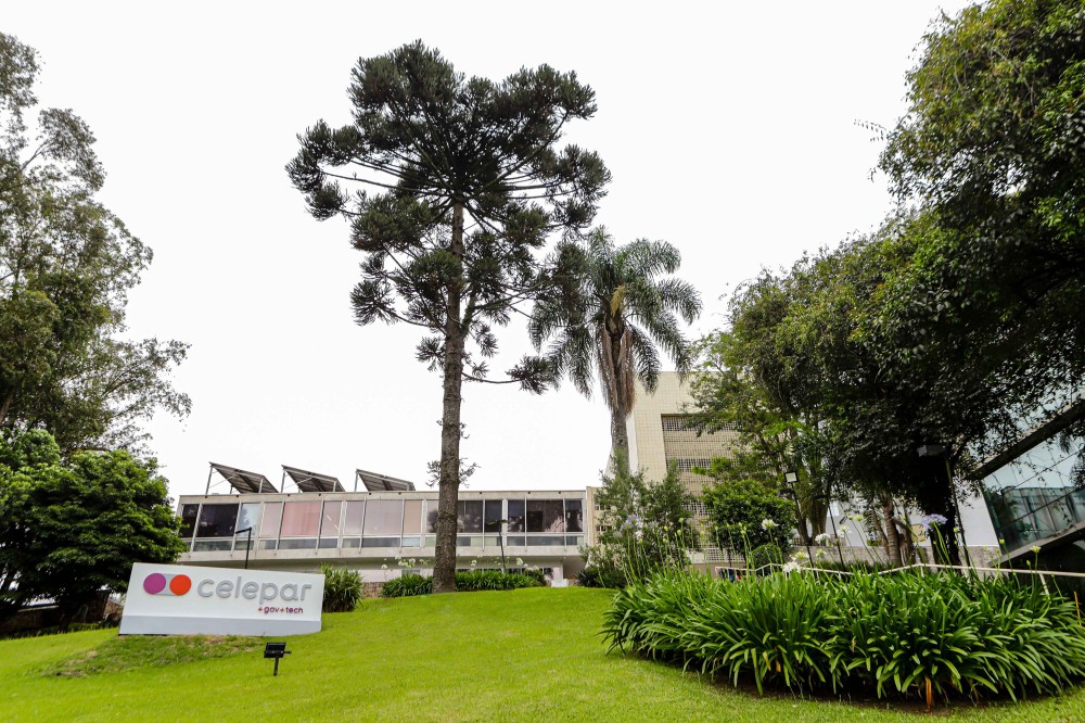 Governador sanciona a lei que autoriza início da desestatização da Celepar