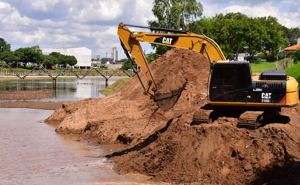 Limpeza do Lago Aratimbó vai utilizar várias frentes de trabalho para festas do Natal