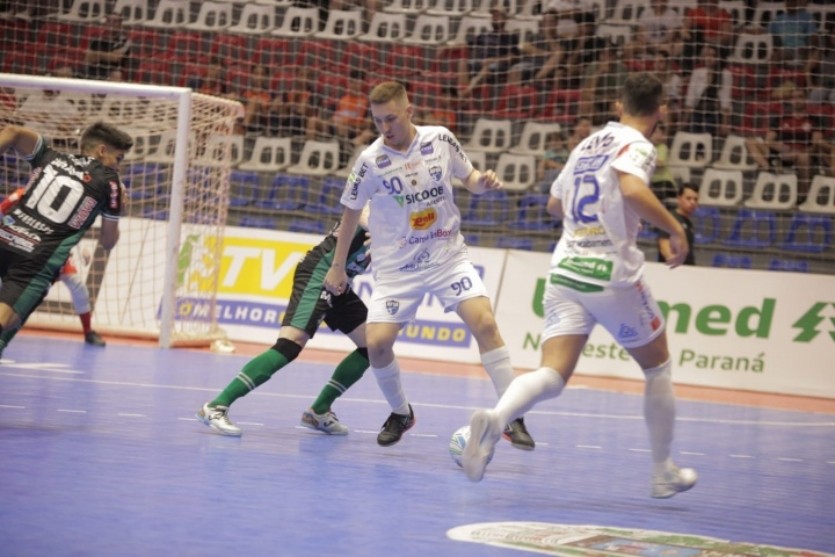 Umuarama vence o Marreco, fora de casa, na semifinal do Paranaense de Futsal