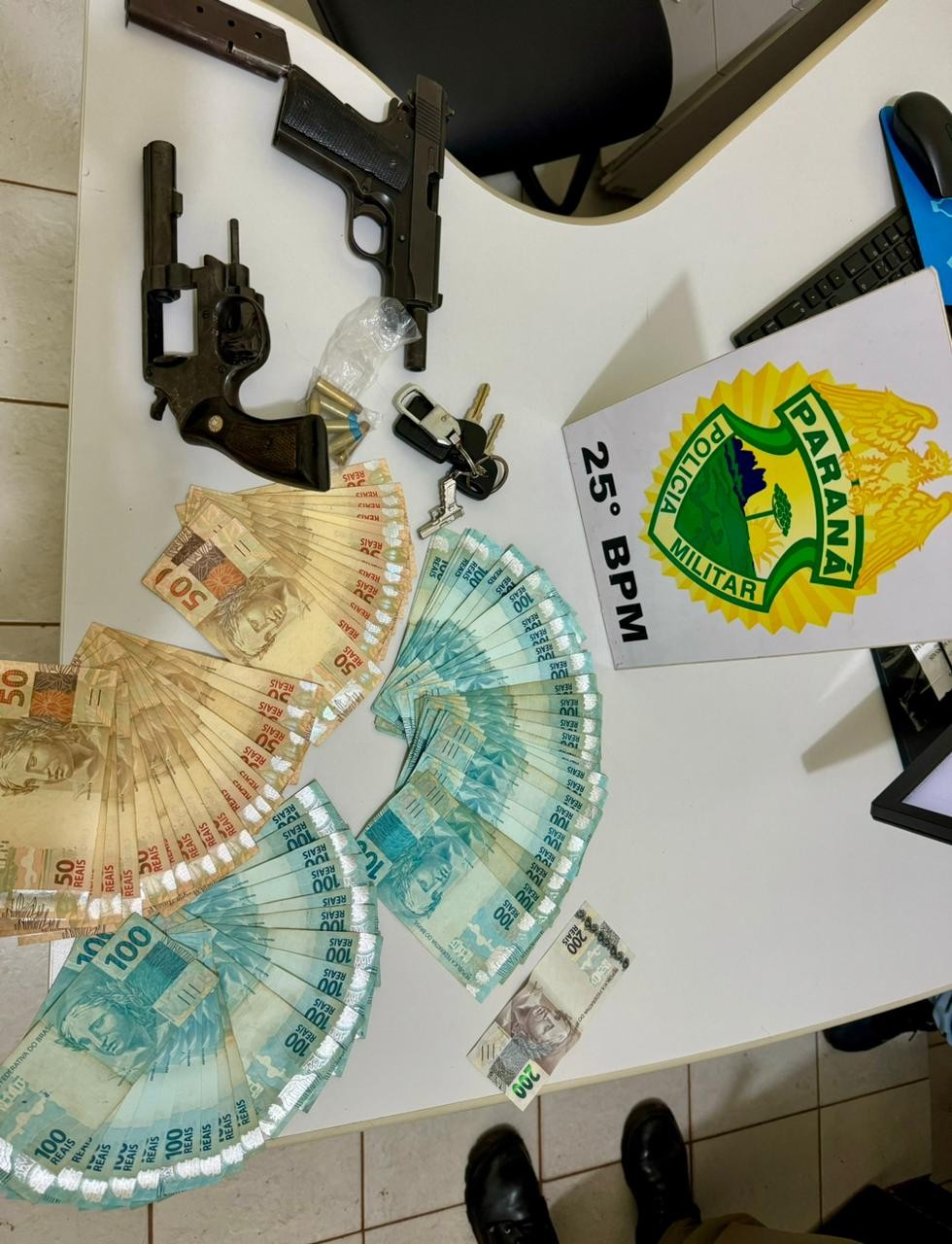 Bandido leva a pior em confronto com a PM e vai parar no hospital. Comparsa segue foragido