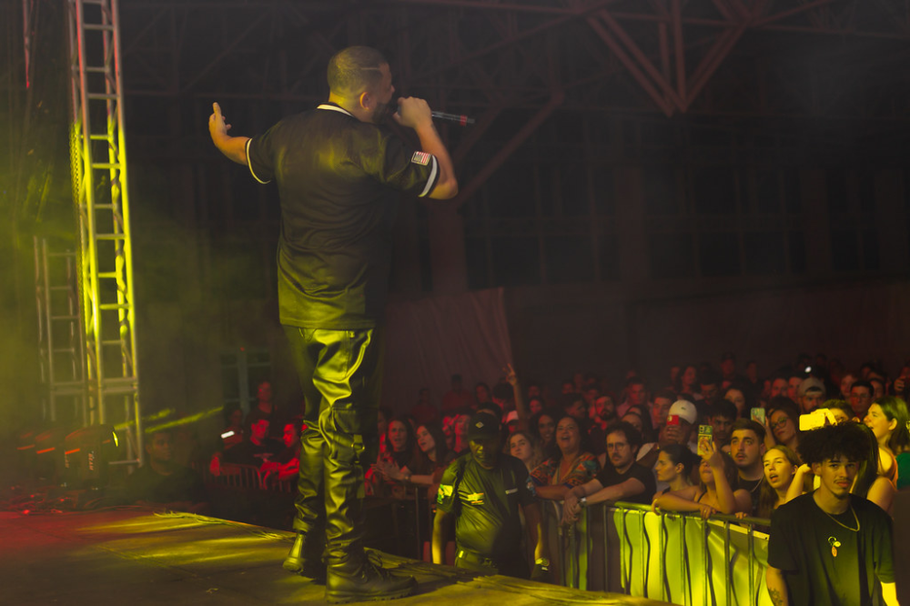 Mais de 2 mil pessoas prestigiam show do rapper paulista Projota no Centro de Eventos