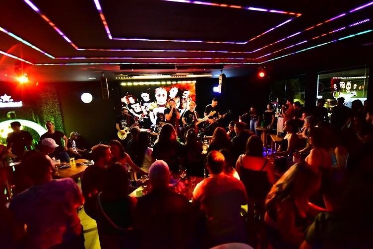 No dia 15 de novembro, o Boteco 44 foi palco de uma noite inesquecível para os fãs de rock em Umuarama