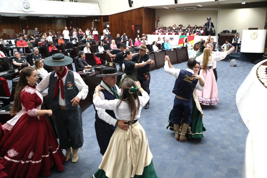 Sessão solene na Assembleia Legislativa celebra os “Anjos” do Grupo Passos do Gaúcho