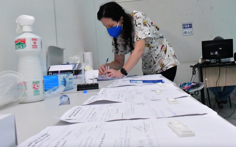 Número de casos de covid desde o início da pandemia chega à marca de 44 mil