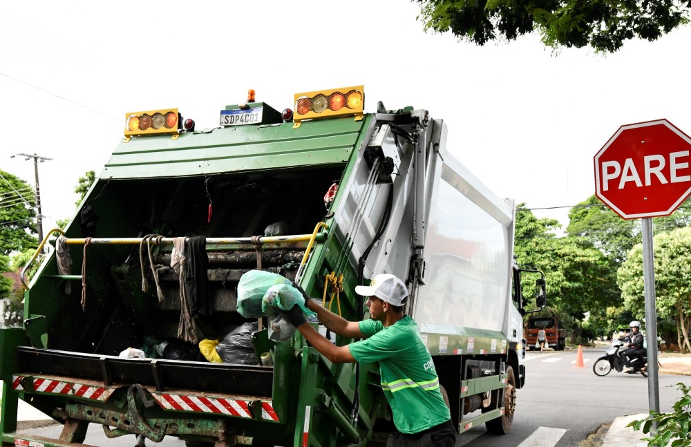 Opinião da população sobre qualidade da coleta do lixo é muito baixa, diz Secretaria