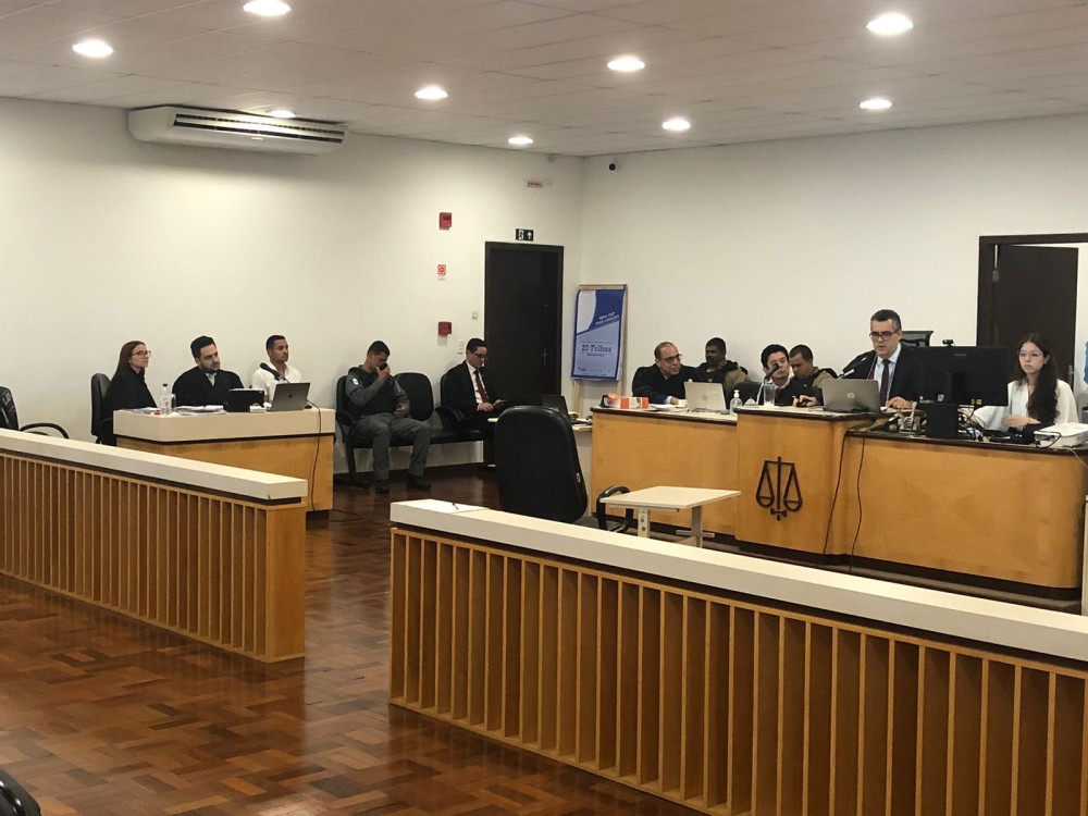 Condenado a mais de 4 anos por assassinato, ‘se safa’ da cadeia em julgamento popular