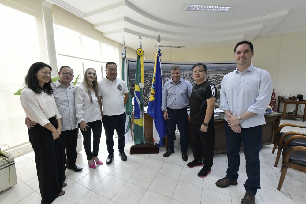 Prefeito recebe visita de grupo chinês interessado em investir na região de Umuarama