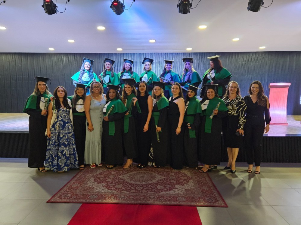 Novos Técnicos em Enfermagem formados pelo CEP Cemil celebram conquista