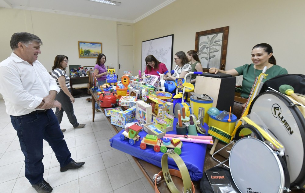 Educação adquire brinquedos, jogos e instrumentos musicais para escolas municipais