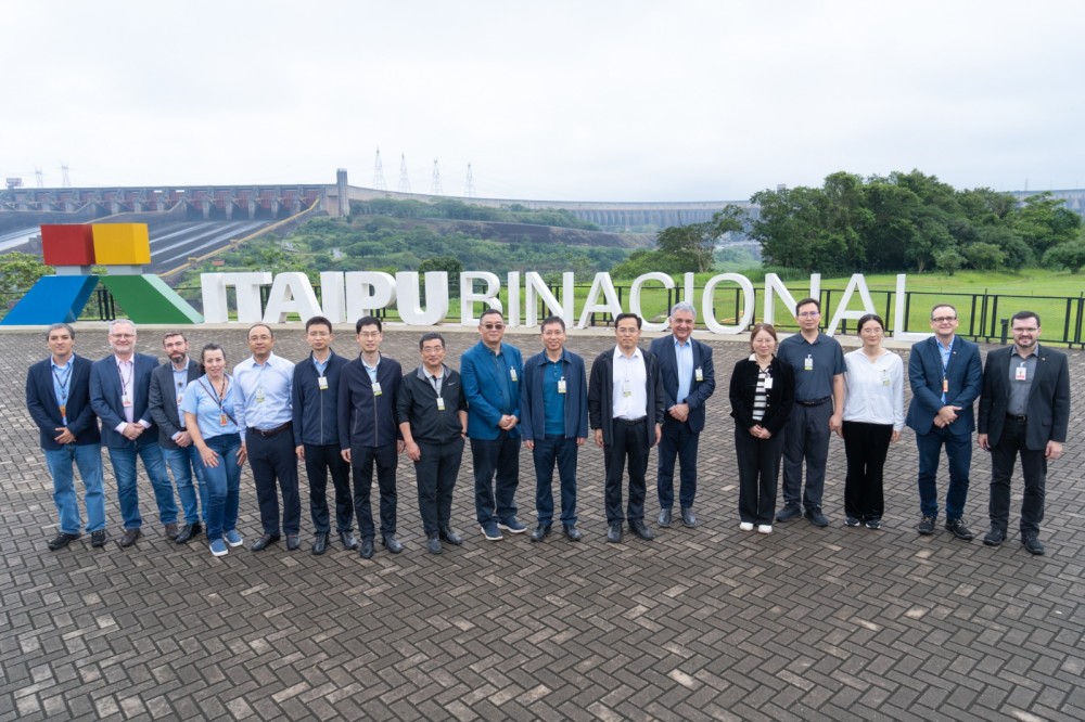 Itaipu Binacional recebe comitiva da corporação chinesa Três Gargantas