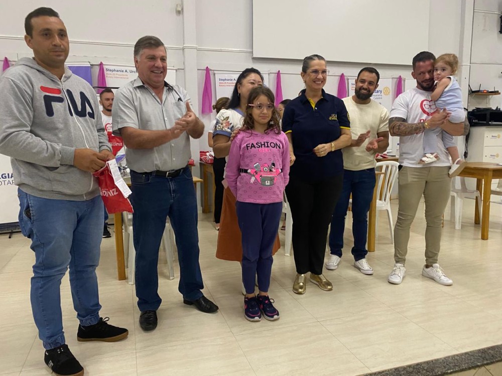 Projeto atendeu 6 mil alunos da rede municipal de ensino; 169 ganharam óculos