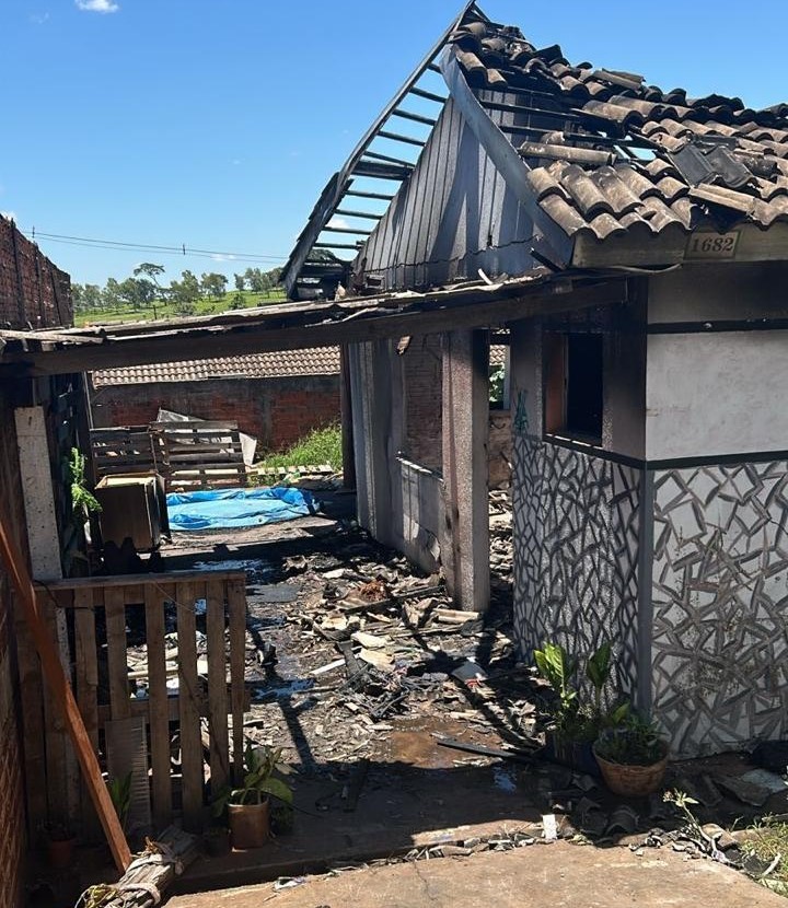 Mulher morre carbonizada dentro de casa no Conjunto Sonho Meu